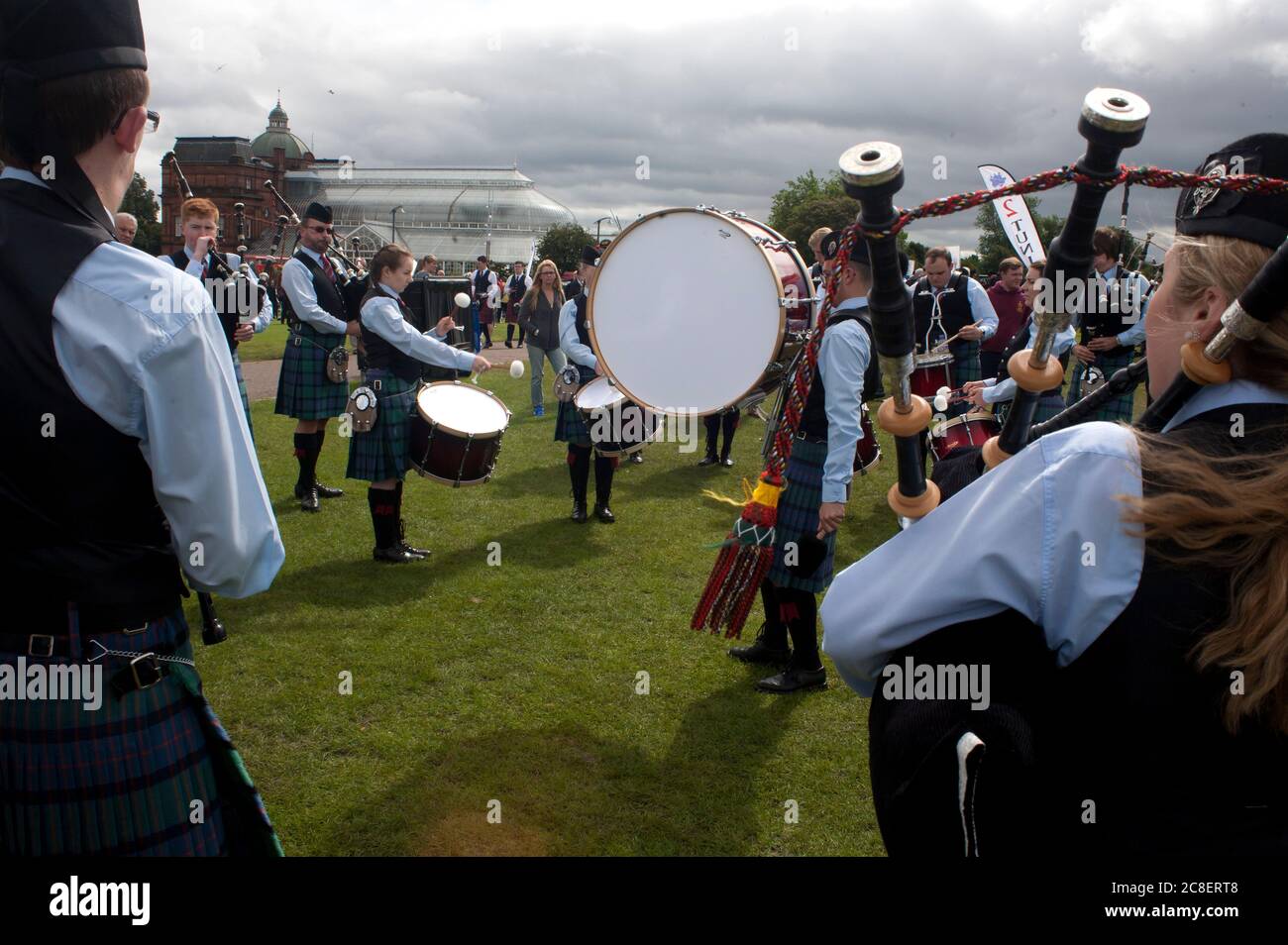 Il World Pipe Band Championships è una competizione che si tiene a Glasgow, in Scozia. Il primo posto nel 2016 ha preso il Field Marshal Montgomery Pipe band Foto Stock