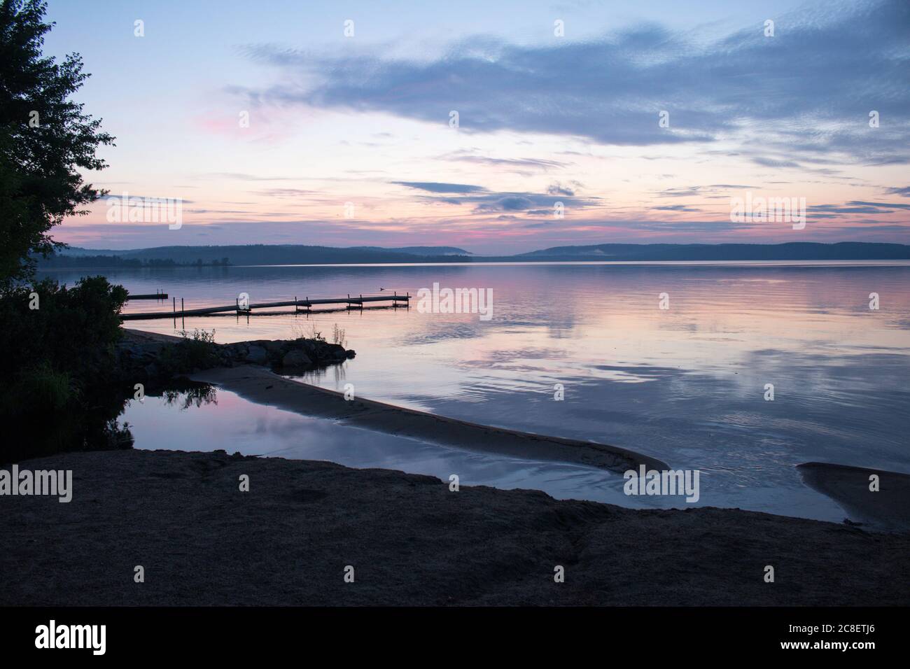 Alba allo Sheryl Boyle Park sul lago Round, Ontario, Canada Foto Stock