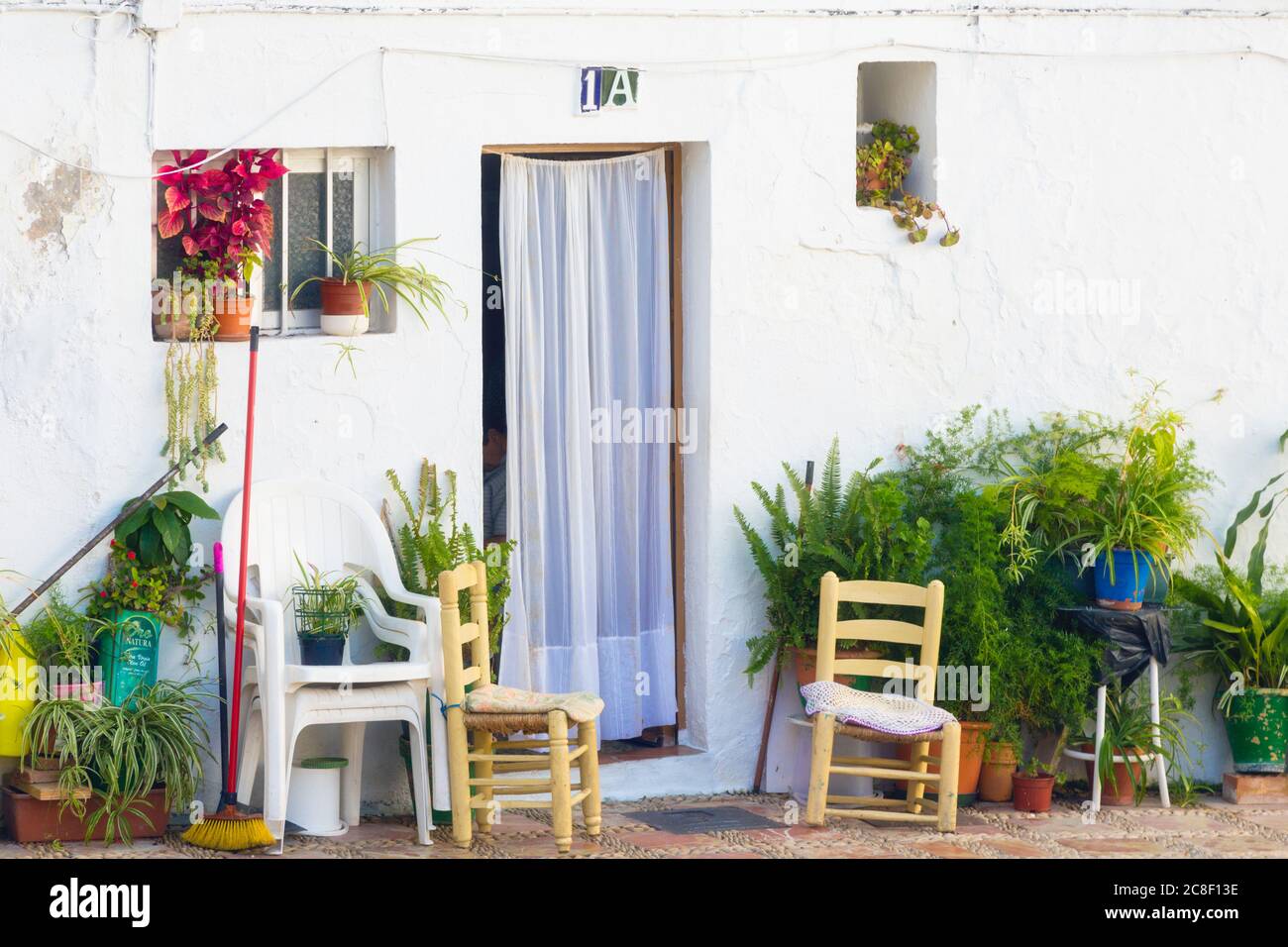 Di fronte a casa tipica in Plaza Santo Cristo, Marbella, Costa del Sol, Provincia di Malaga, Andalusia, Spagna meridionale. Foto Stock