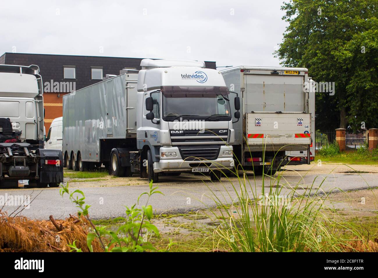 7 luglio 2020. Camion pesanti disponibili per il noleggio parcheggiati presso la sede di Telegideo Ltd e unità di stoccaggio sulla Furnival Road a Sheffield, Inghilterra Foto Stock