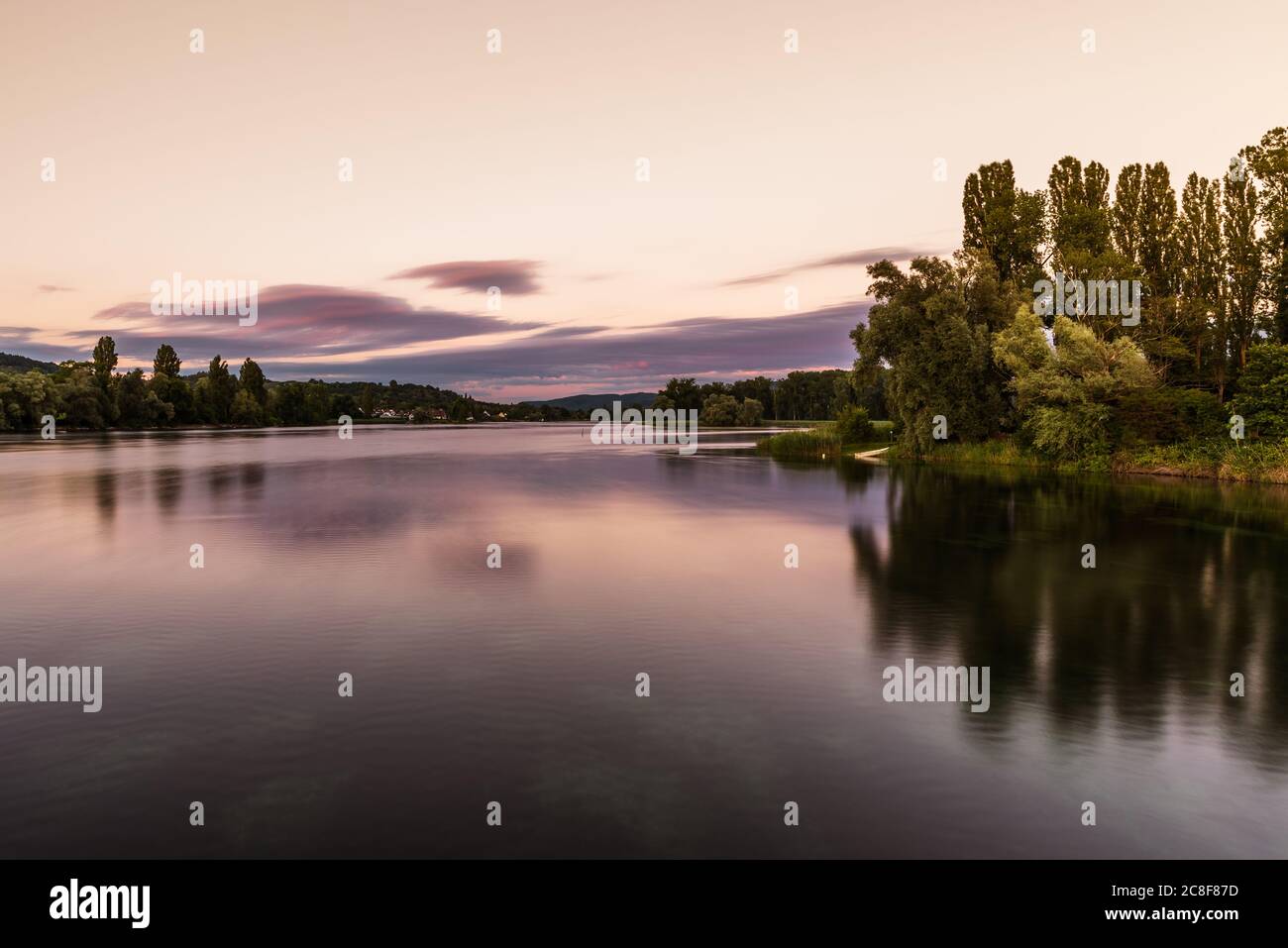 Umore serale al fiume Reno vicino Eschenz, Canton Turgau, Svizzera Foto Stock