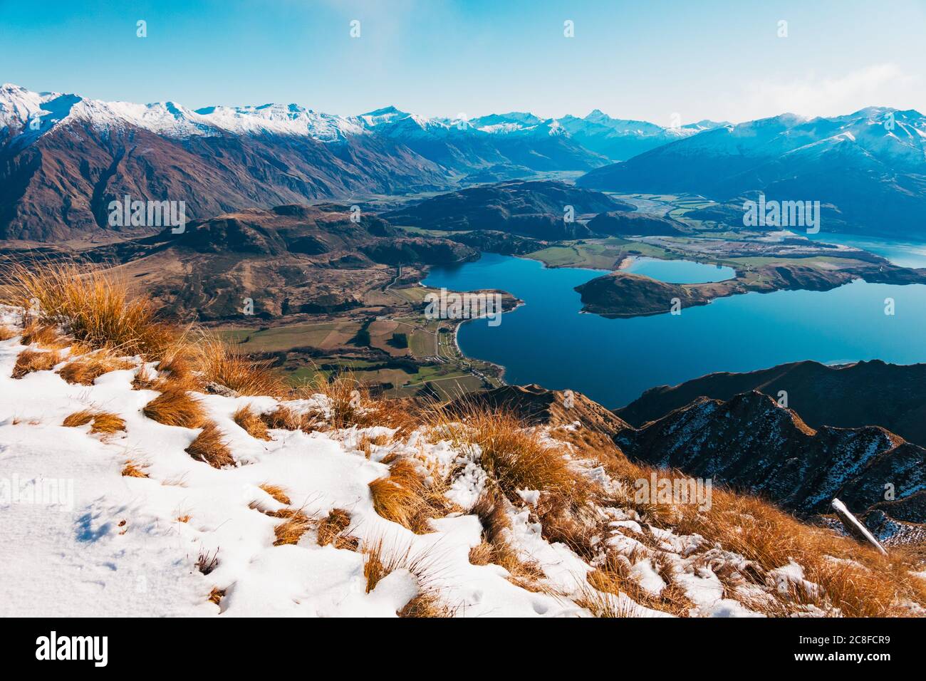 Vista sul lago Wanaka verso Glendhu Bay dal Roys Peak Track, Nuova Zelanda Foto Stock