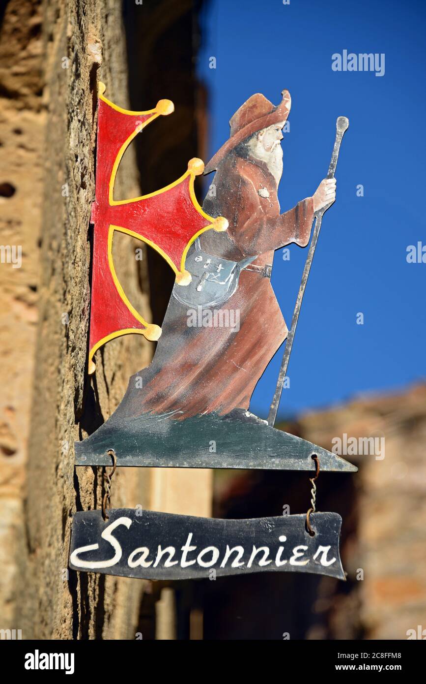 Spettacolo a Way of St. James, facendo figure tradizionali chiamati Santons, Frenkreich, Herault , Saint Guilhem le Desert Foto Stock