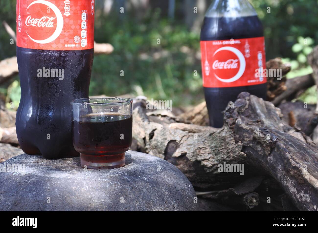 JATINEGARA, JAKARTA TIMUR, GIACARTA, INDONESIA - 06 dicembre 2020: Giacarta, Indonesia - 8 giugno 2020: Una bevanda analcolica gassata prodotta dalla Coca-Co Foto Stock