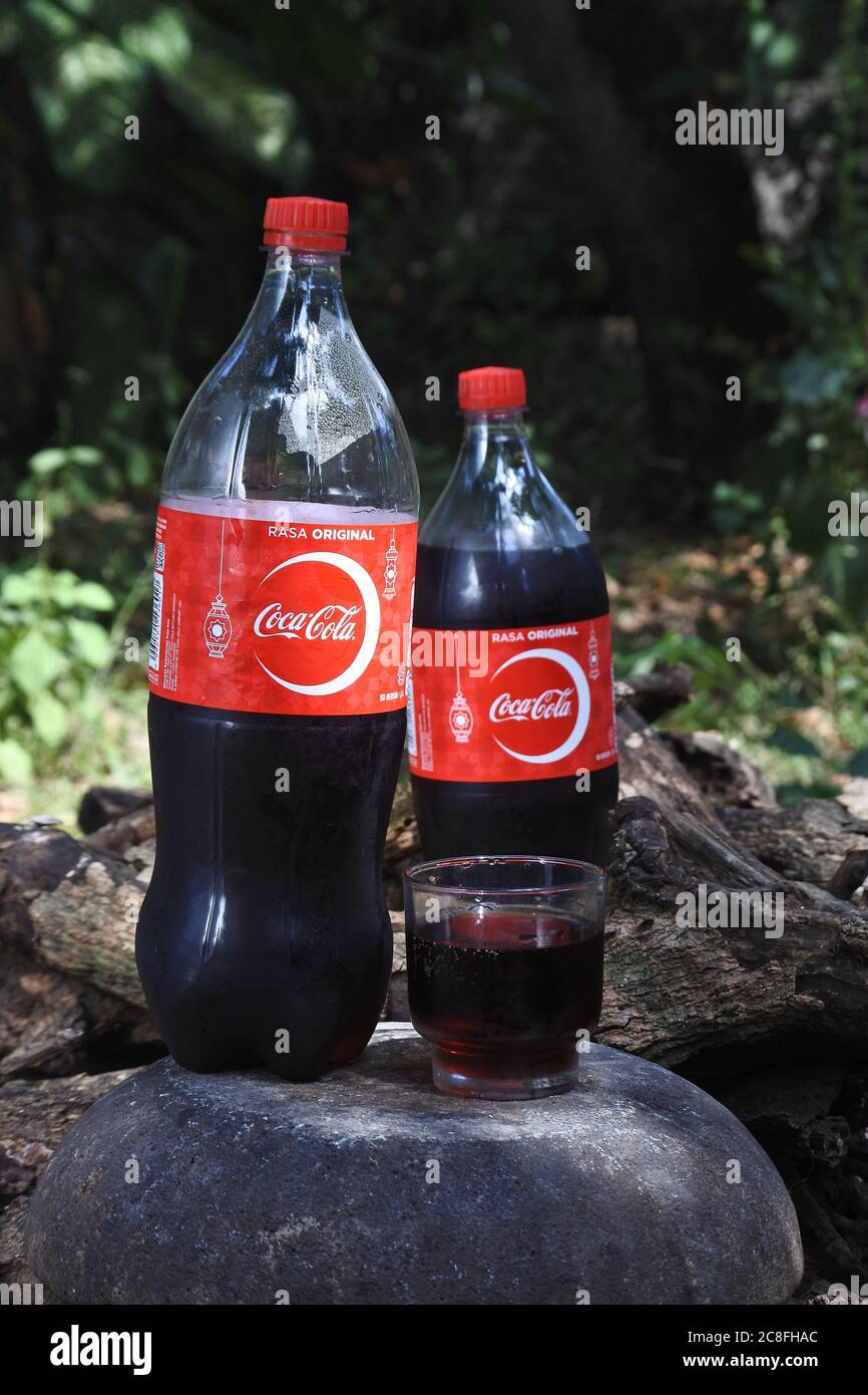 KAB. BLORA, INDONESIA - 06 agosto 2020: Giacarta, Indonesia - 8 giugno 2020: Una bevanda analcolica gassata prodotta dalla Coca-Cola Company con sede centrale Foto Stock