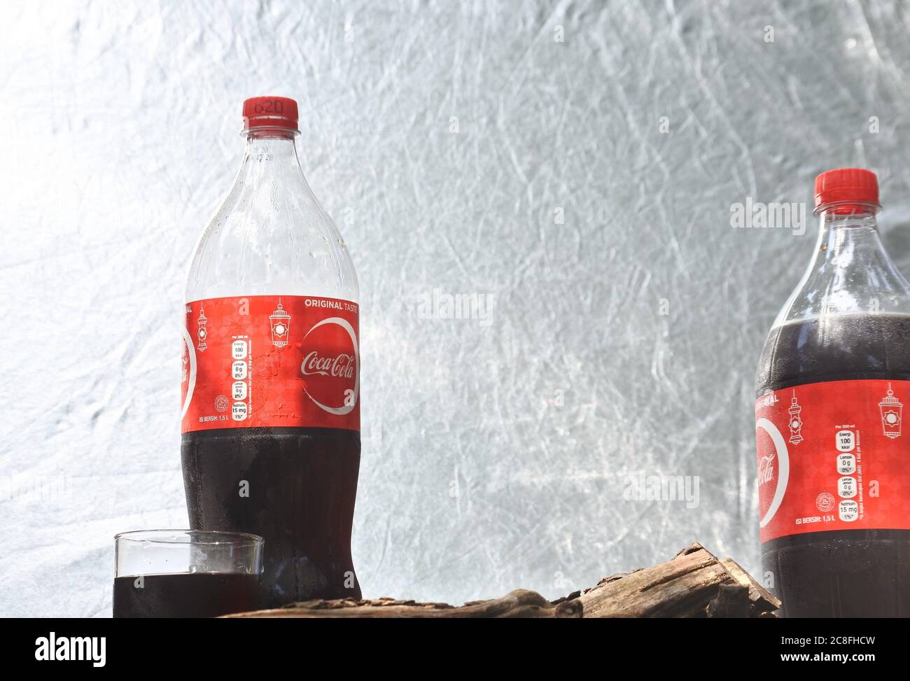 JATINEGARA, JAKARTA TIMUR, GIACARTA, INDONESIA - 06 dicembre 2020: Giacarta, Indonesia - 8 giugno 2020: Una bevanda analcolica gassata prodotta dalla Coca-Co Foto Stock