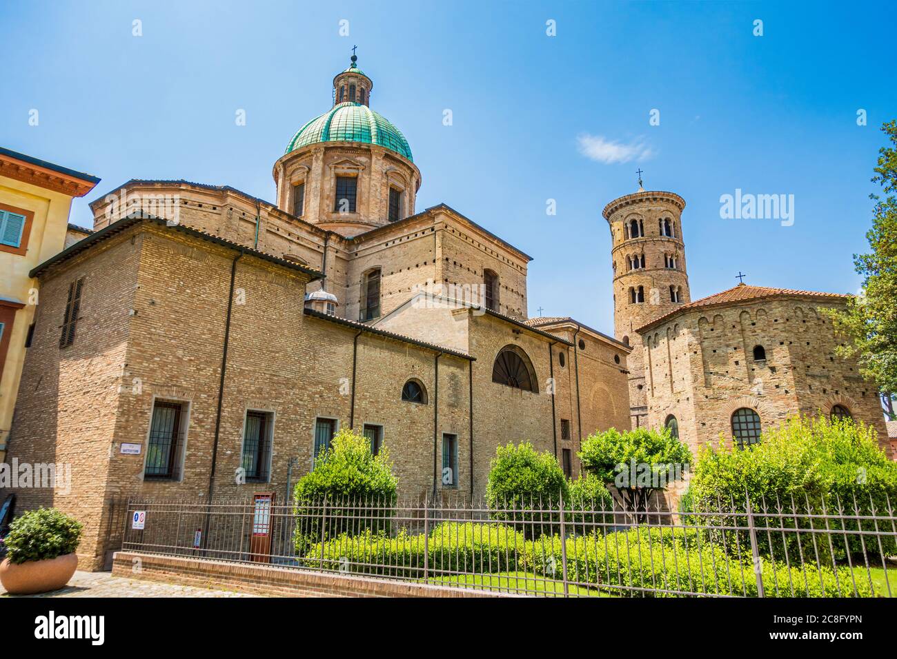 Cattedrale di Ravenna, Museo Arcivescovile e Battistero di Neon esterno Foto Stock