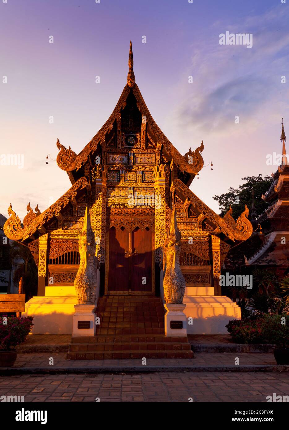 Geografia / viaggio, Thailandia, UN tempio a Wat Chedi Luang fornisce un grande esempio di architettura Lana il Chiang mai, No-Turismo-Pubblicità-uso Foto Stock