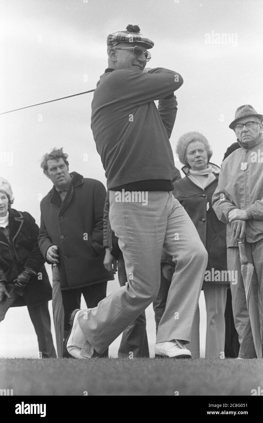 Telly SAVALAS, USA, attore, qui ad un torneo di golf di beneficenza a Turnberry, Scozia, era Aristotelis' AûTelly 'Au Savalas (* 21 gennaio 1922 a Garden City, New York;' AU 22 gennaio 1994 a Universal City, California) un attore americano di discendenza greca che è comparso anche come cantante. Ha guadagnato fama mondiale come attore di titolo Kojak nella serie di crimine Kojak 'Aì Einsatz a Manhattan. Underated registrazione, ¬ | utilizzo in tutto il mondo Foto Stock