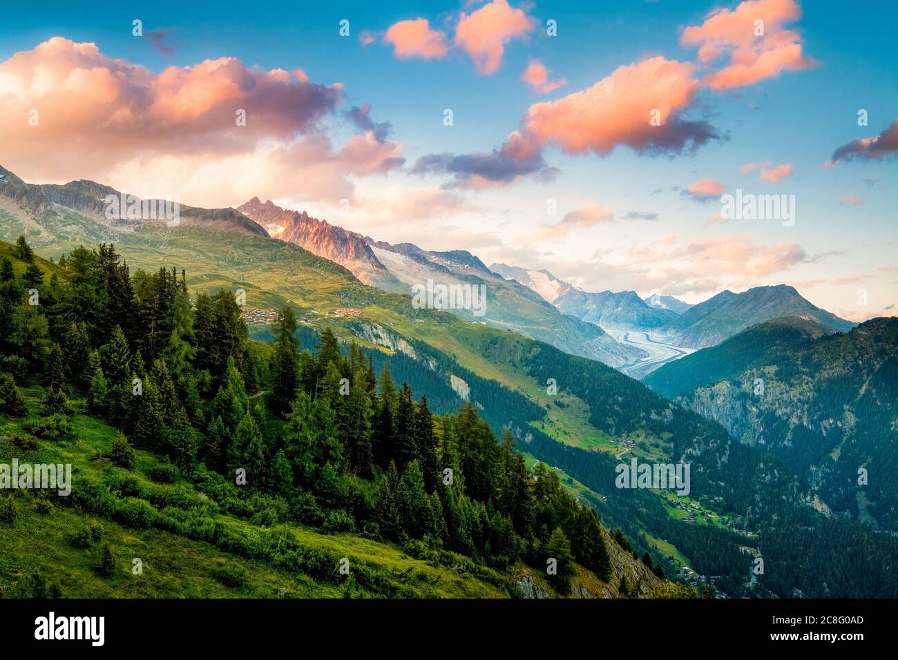 Geografia / viaggio, Svizzera, Vallese, l'ora magica trasforma le catene montuose intorno Belalp in qualcosa di magico, No-Turismo-Pubblicità-uso Foto Stock