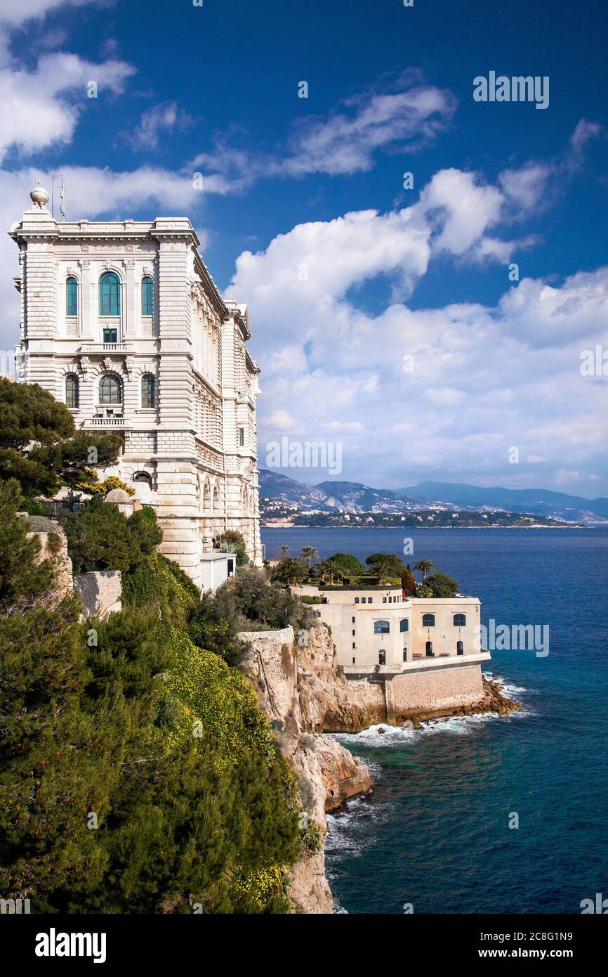 Geografia / viaggio, Monaco, il Museo Oceanografico in torri sopra il Mediterraneo e la città circostante, No-Turismo-Pubblicità-uso Foto Stock