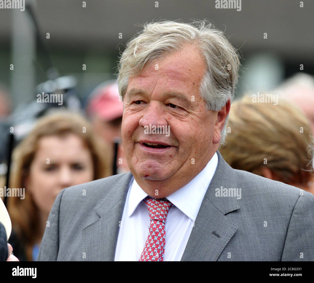 Newmarket July Meeting 11.07.14 Sir Michael Ronald Stoute è un allenatore di cavalli purosangue britannico barbadiano in flat racing. Foto Stock