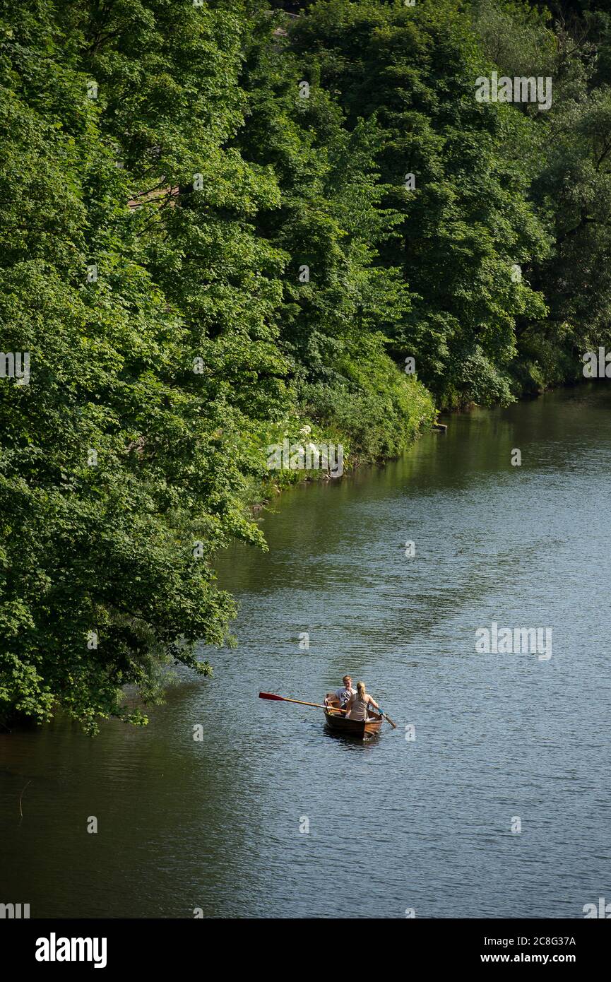 Nautica sul fiume Wear nella città cattedrale di Durham, contea di Durham, Inghilterra. Foto Stock