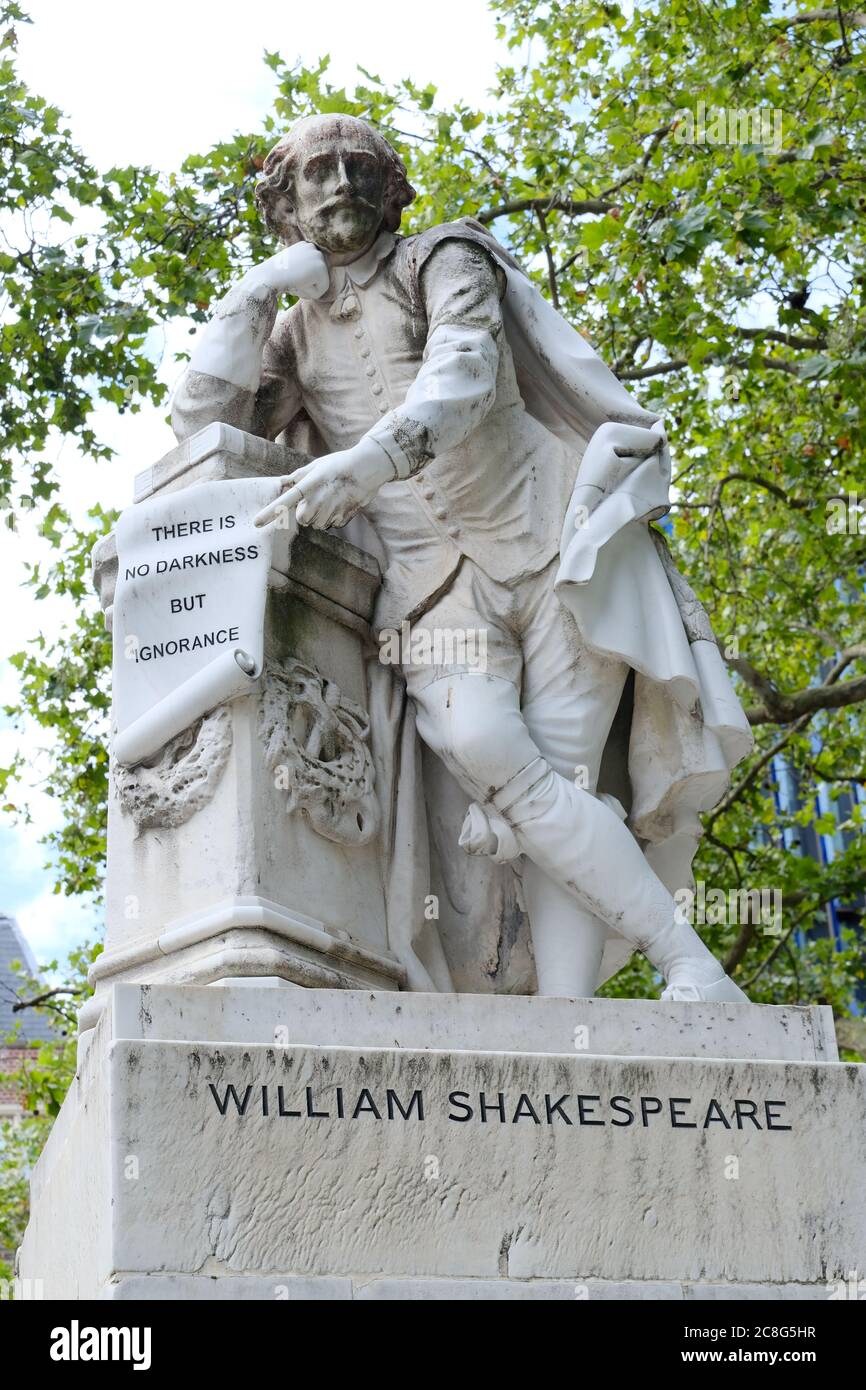 Statua di William Shakespeare in Leicester Square di Londra Foto Stock