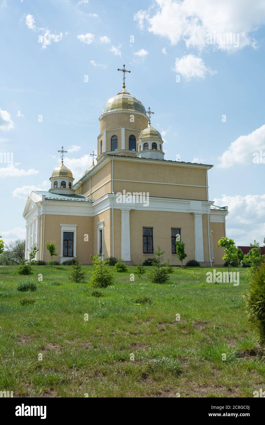 Moldavia, Bender - 18 maggio 2019: Chiesa militare ortodossa di Alexander Nevsky nella fortezza di Bendery. Fotografia di viaggio. Europa orientale. Foto Stock