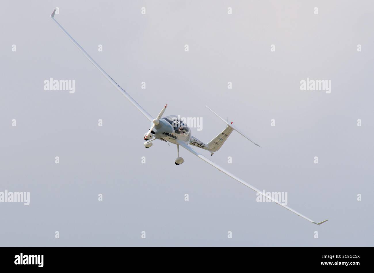 Diamond DA36 e-Star, sviluppato da Siemens, EADS e Diamond Aircraft. Piano elettrico ibrido motorizzato. Aereo alimentato a batteria e a carburante. Scivolando Foto Stock