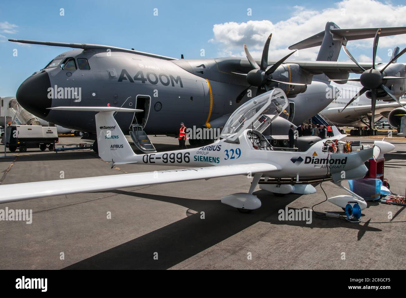 Diamond DA36 e-Star, sviluppato da Siemens, EADS e Diamond Aircraft. Piano elettrico ibrido motorizzato. Aereo alimentato a batteria e a carburante Foto Stock