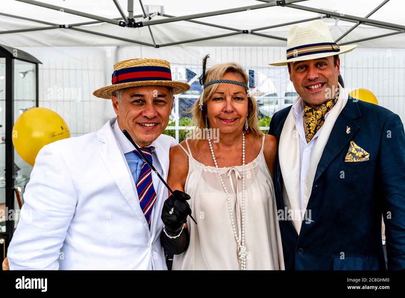 Persone vestite in costume d'epoca alla Grande Fiera di Gatsby, Bexhill on Sea, East Sussex, UK Foto Stock