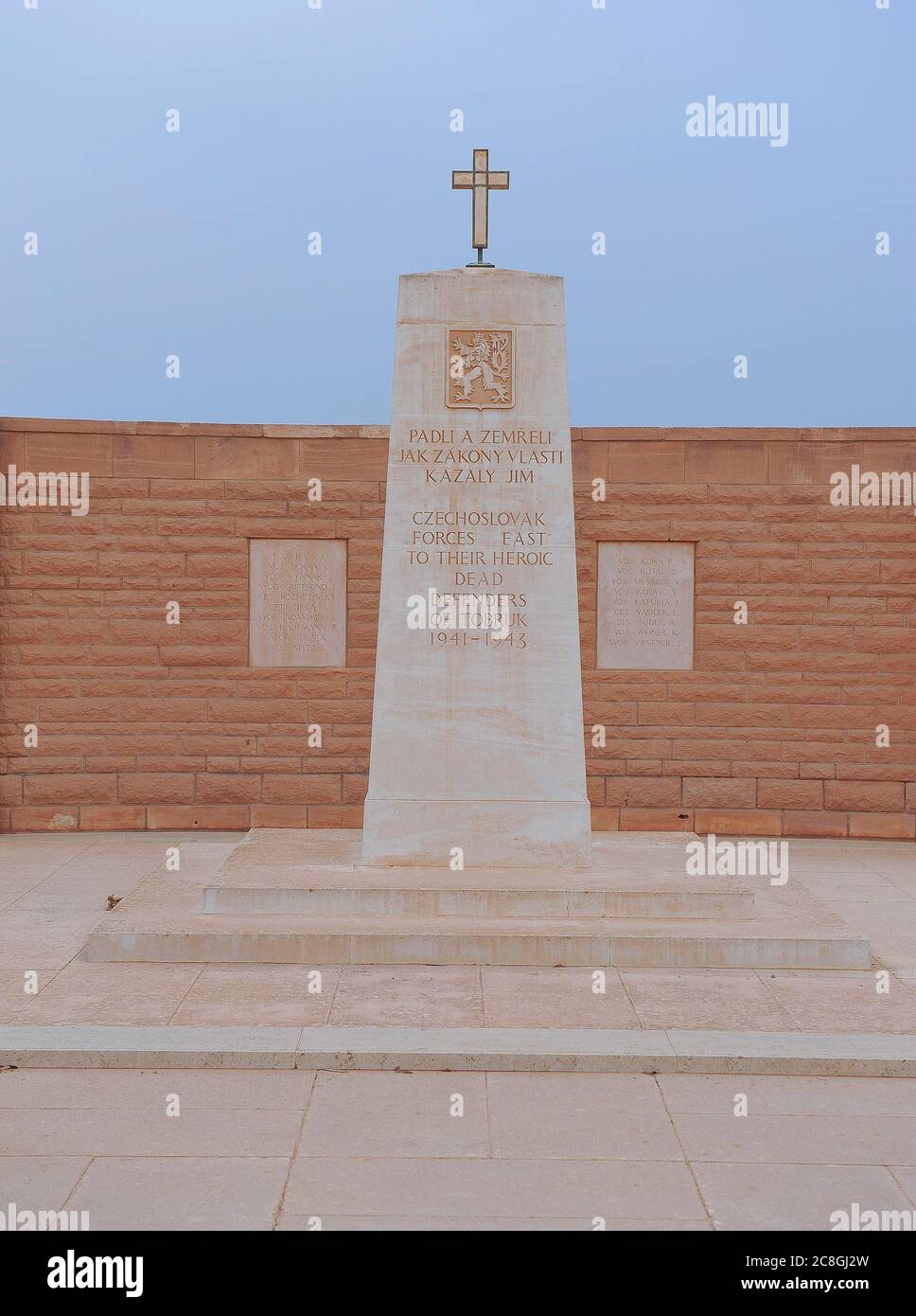 Memoriale ai soldati polacchi caduti, cimitero militare Tobruk, Libia Foto Stock