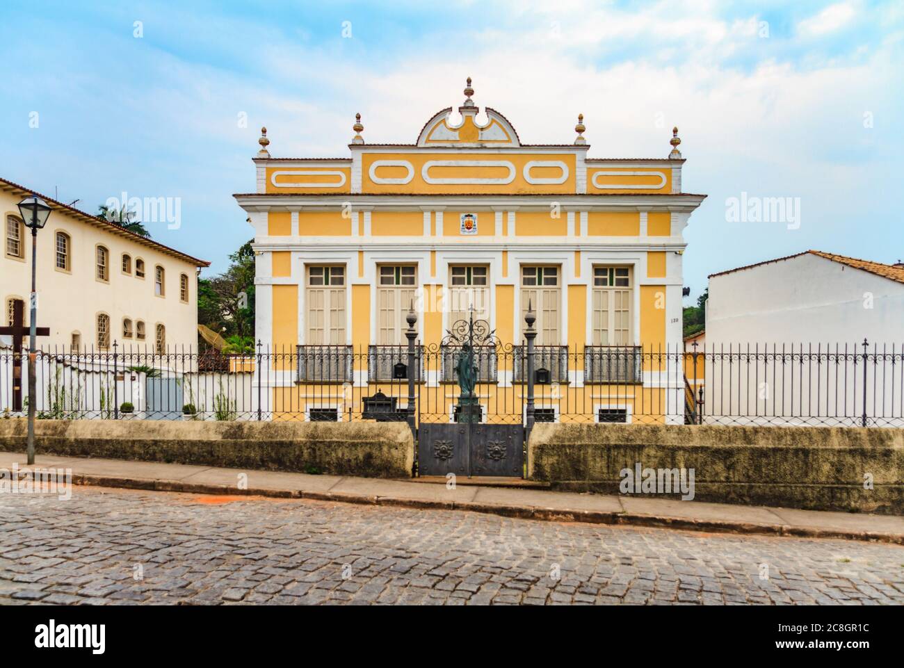 Eclettico palazzo giallo a São João del-Rei Foto Stock