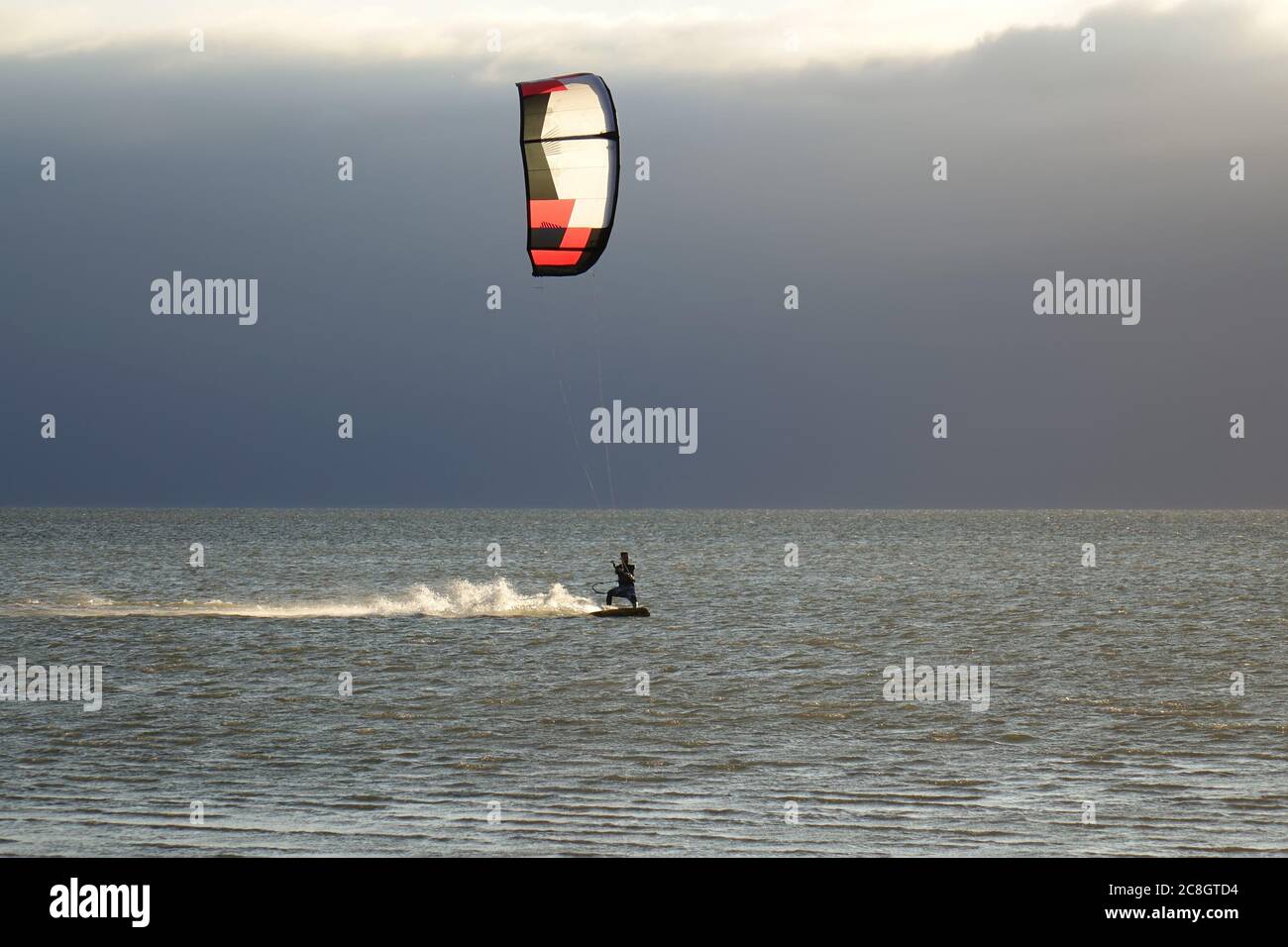 Kite surf in un firth di Azov mare Foto Stock