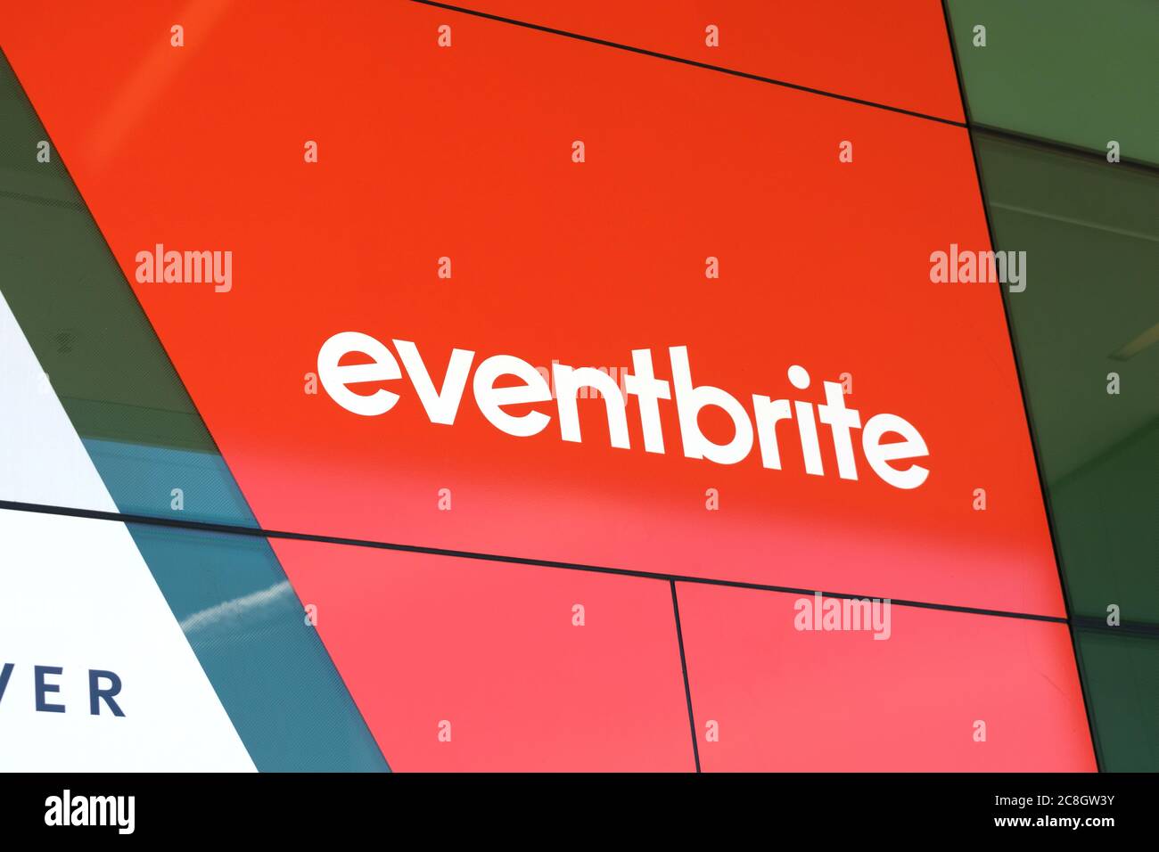 Logo Eventbrite sulla facciata HQ. Eventbrite è un sito web di gestione eventi e biglietteria degli Stati Uniti - San Francisco, California, USA - 2020 Foto Stock