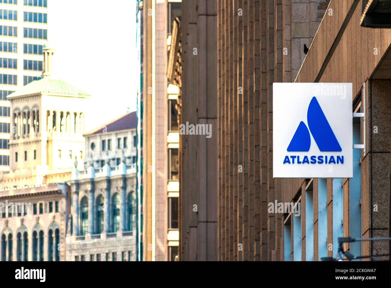 Logo Atlassian presso la sede centrale della società australiana di software aziendale. Atlassian sviluppa strumenti per lo sviluppo di software, la gestione di progetti e l'uomo dei contenuti Foto Stock