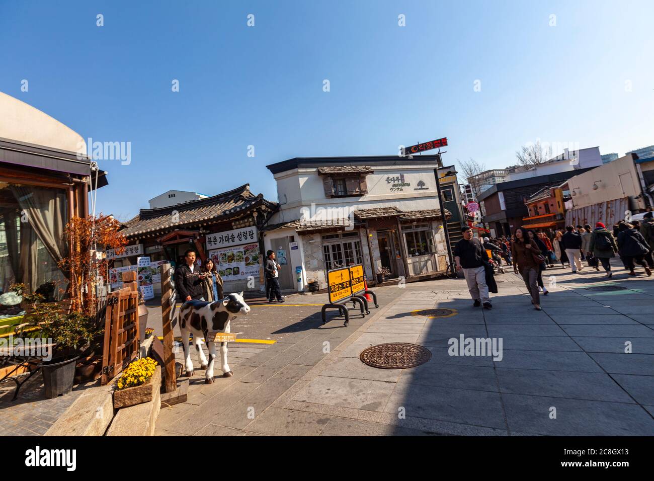 Vivace zona commerciale di Yulgok-ro 3-gil, Anguk-dong, Jongno-GU, Seoul, Corea del Sud Foto Stock