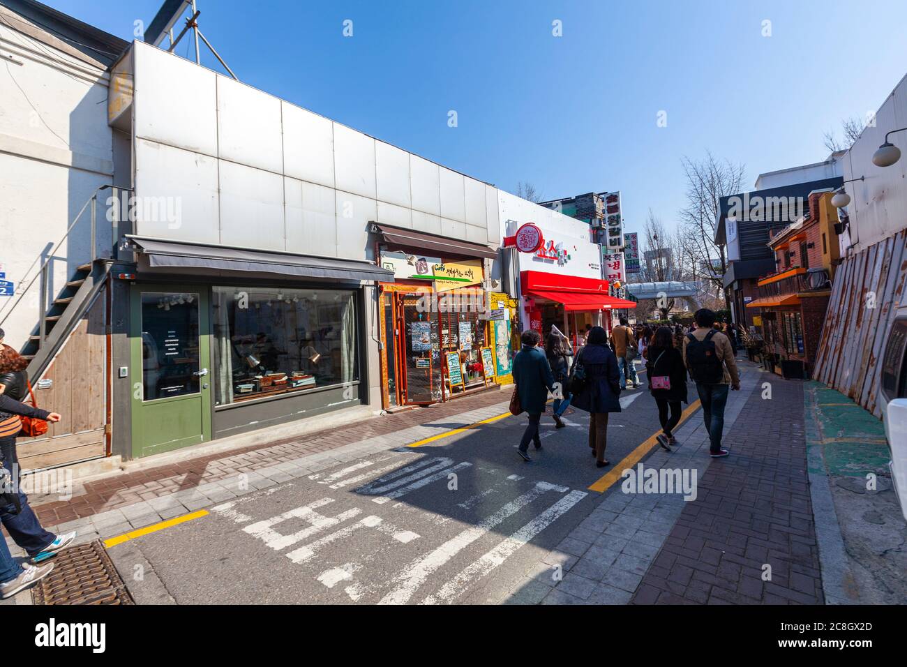 Vivace zona commerciale di Yulgok-ro 3-gil, Anguk-dong, Jongno-GU, Seoul, Corea del Sud Foto Stock