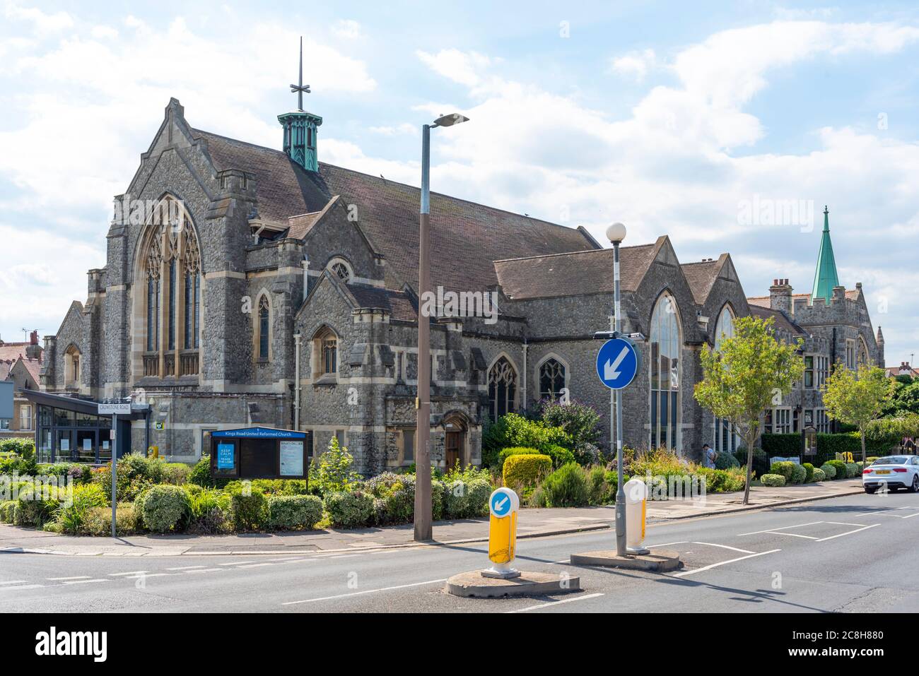 Kings Road United Reformed Church, Westcliff on Sea, Southend, Essex, Regno Unito. URC è una chiesa protestante cristiana. Precedentemente Crowstone di St. George Foto Stock