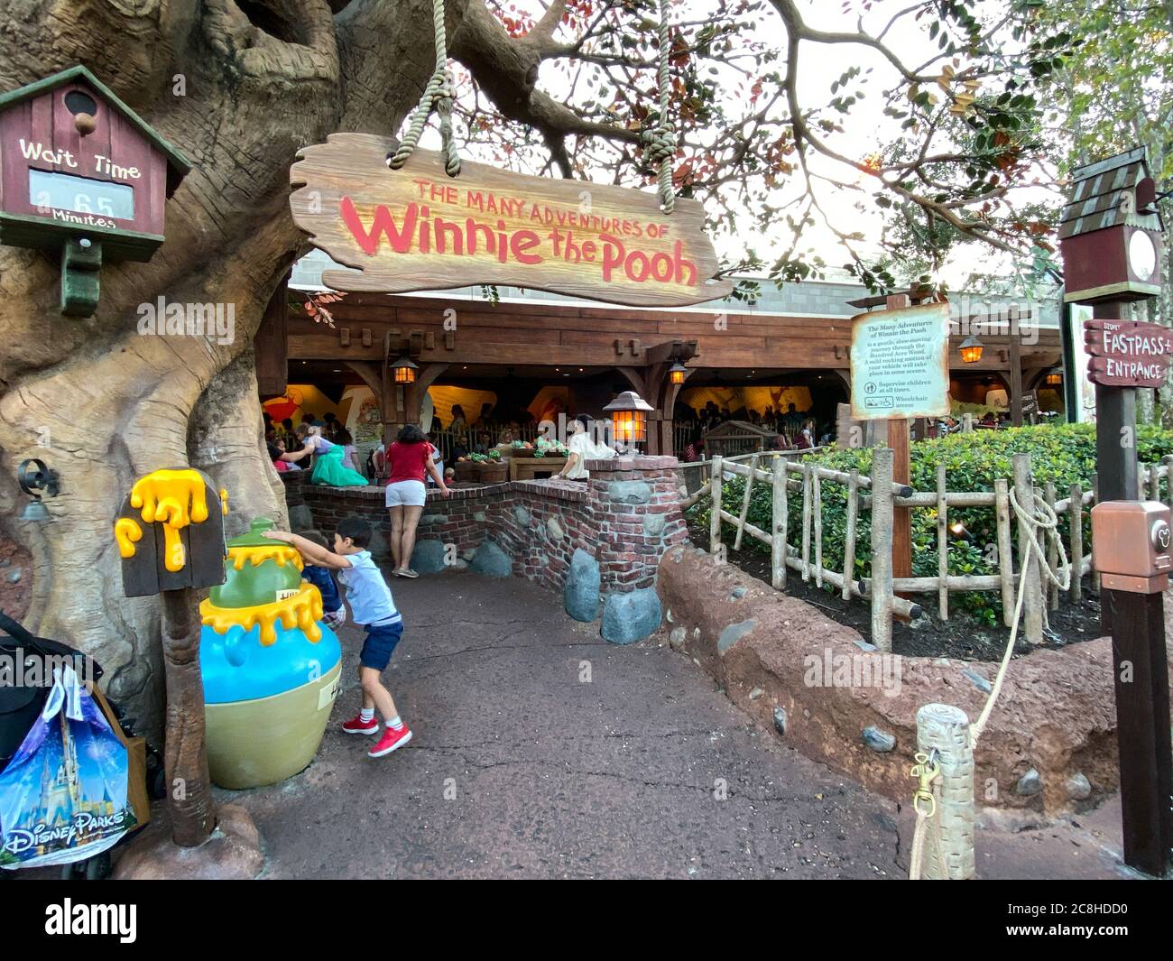 Orlando, FL/USA-1128/19:l'ingresso al giro di Winnie the Pooh al Magic Kingdom nel Walt Disney World di Orlando, FL. Foto Stock
