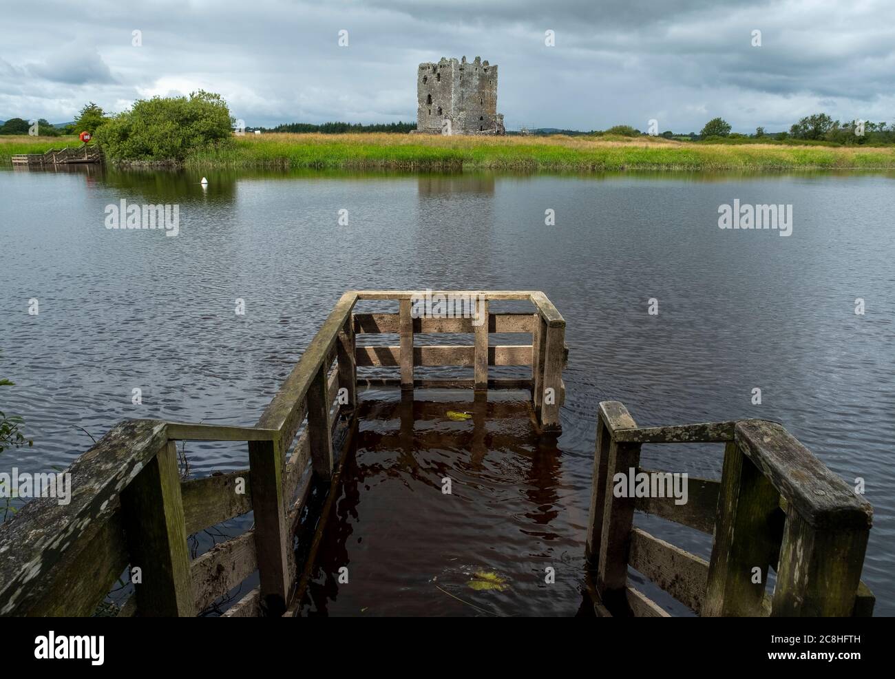 Il castello di Threave, roccaforte delle Douglases nere costruita su un'isola nel fiume Dee vicino a Castle Douglas, Dumfries & Galloway, Scozia. Foto Stock