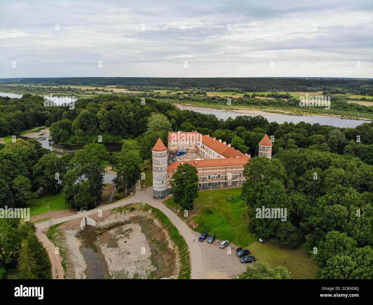 Storico castello Panemune a Vytenai, quartiere Jurbarkas, Lituania vicino al fiume Nemunas Foto Stock