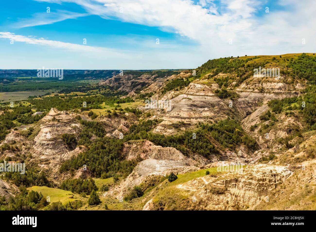 Paesaggio nella zona sopra il fiume Little Missouri nel Parco Nazionale di Theodore Roosevelt, North Unit, nel North Dakota, Stati Uniti Foto Stock