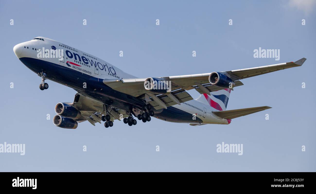British Airways Boeing 747 Jumbo Jet G-CIVP sull'avvicinamento finale all'aeroporto londinese di Heathrow LHR Foto Stock