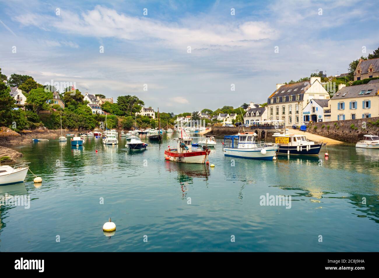 PORTO DI DOËLAN, BRETAGNA, FRANCIA: Uno dei pochi porti che conservano tutte le usanze dei tipici porti di pesca bretoni. Foto Stock