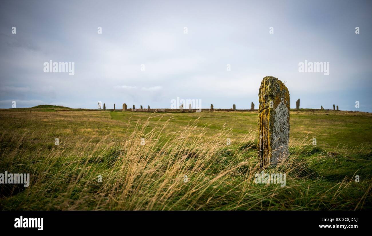 La pietra esterna della cometa all'anello dell'henge neolitico di Brodgar e cerchio di pietra sull'Orcadi della terraferma, Scozia, Regno Unito Foto Stock