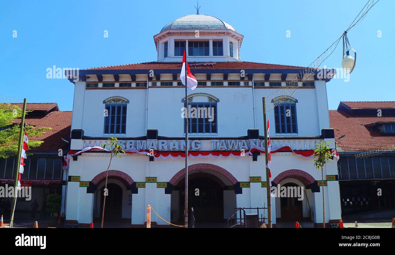 Un edificio della stazione a Semarang Tawang, Indonesia Foto Stock