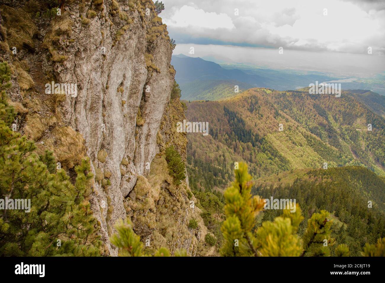 Vista dai monti Malá Fatra. Sullo sfondo è il fiume Váh, Slovacchia Foto Stock