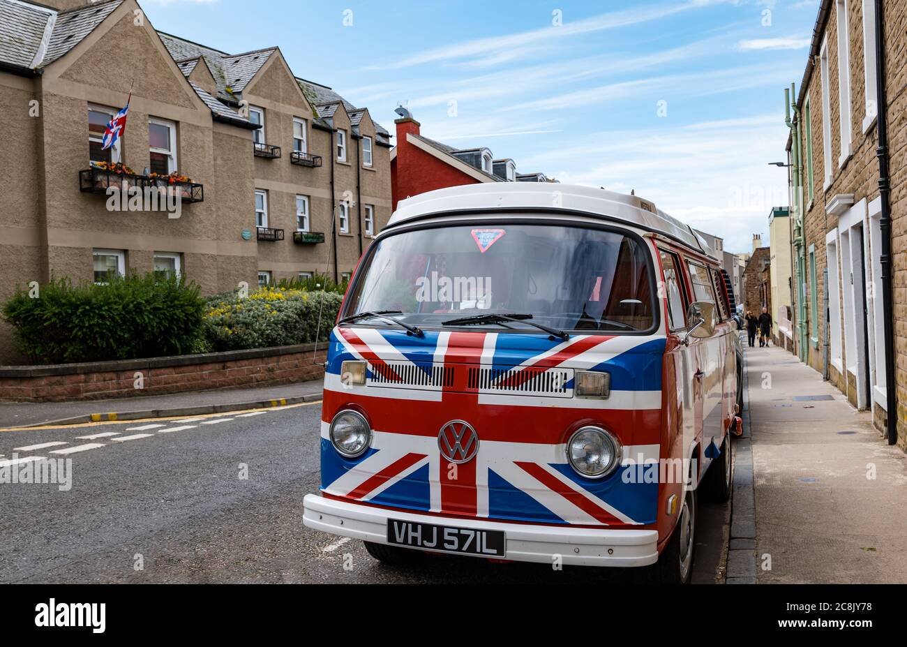 Tradizionale camper con bandiera nazionale britannica Union Jack, North Berwick, East Lothian, Scozia, Regno Unito Foto Stock