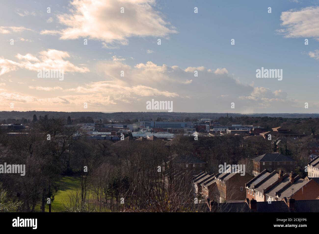 La città di Camberley in Surrey Heath, visto in una giornata invernale brillante Foto Stock