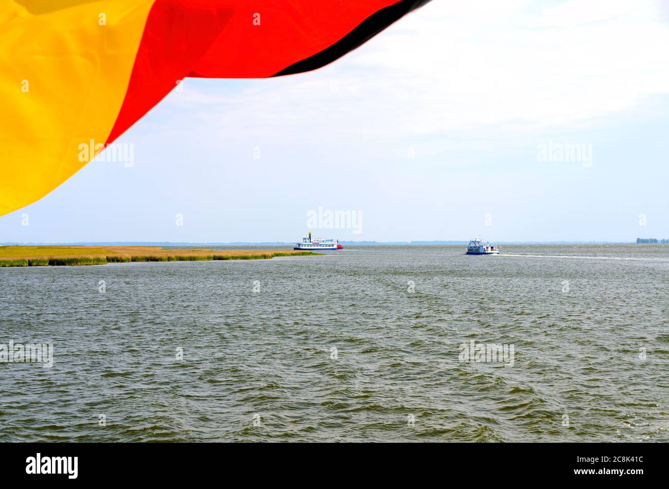 Imbarcazioni da diporto sulla Barther Bodden (laguna) a Meclemburgo-Pomerania, Germania Foto Stock