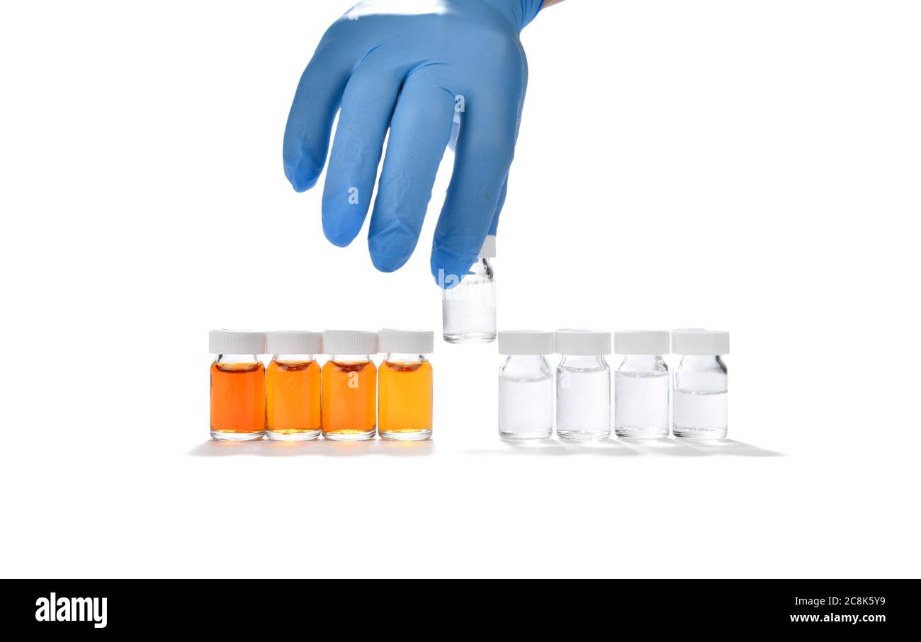 La distanza sociale è un'importante azione di controllo delle infezioni per fermare o rallentare la diffusione di COVID-19. Soggiorno a casa Foto Stock