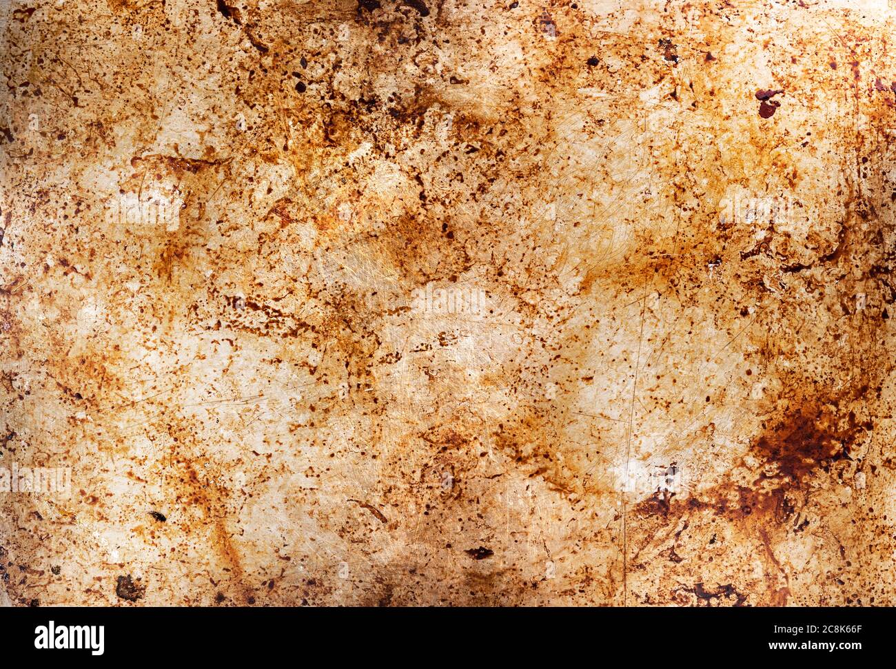 Sfondo metallico con macchie di olio, vassoio da forno sporco Foto Stock
