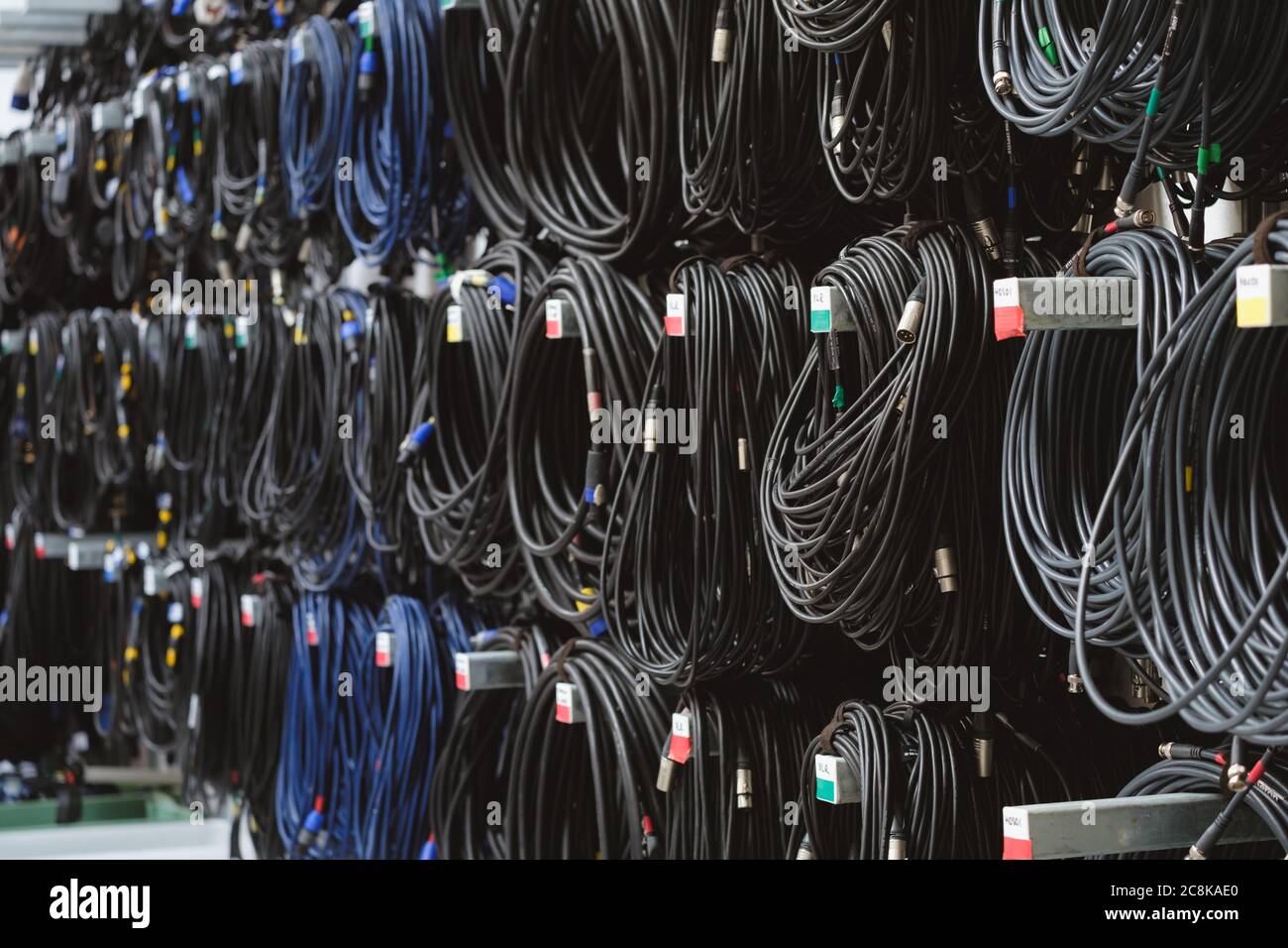 Cablaggio audio e video in magazzino Foto Stock