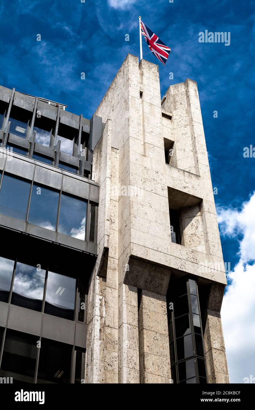 Primo piano PF Caxton House (uffici del Dipartimento per il lavoro e le pensioni), Tothill Street, Londra, Regno Unito Foto Stock