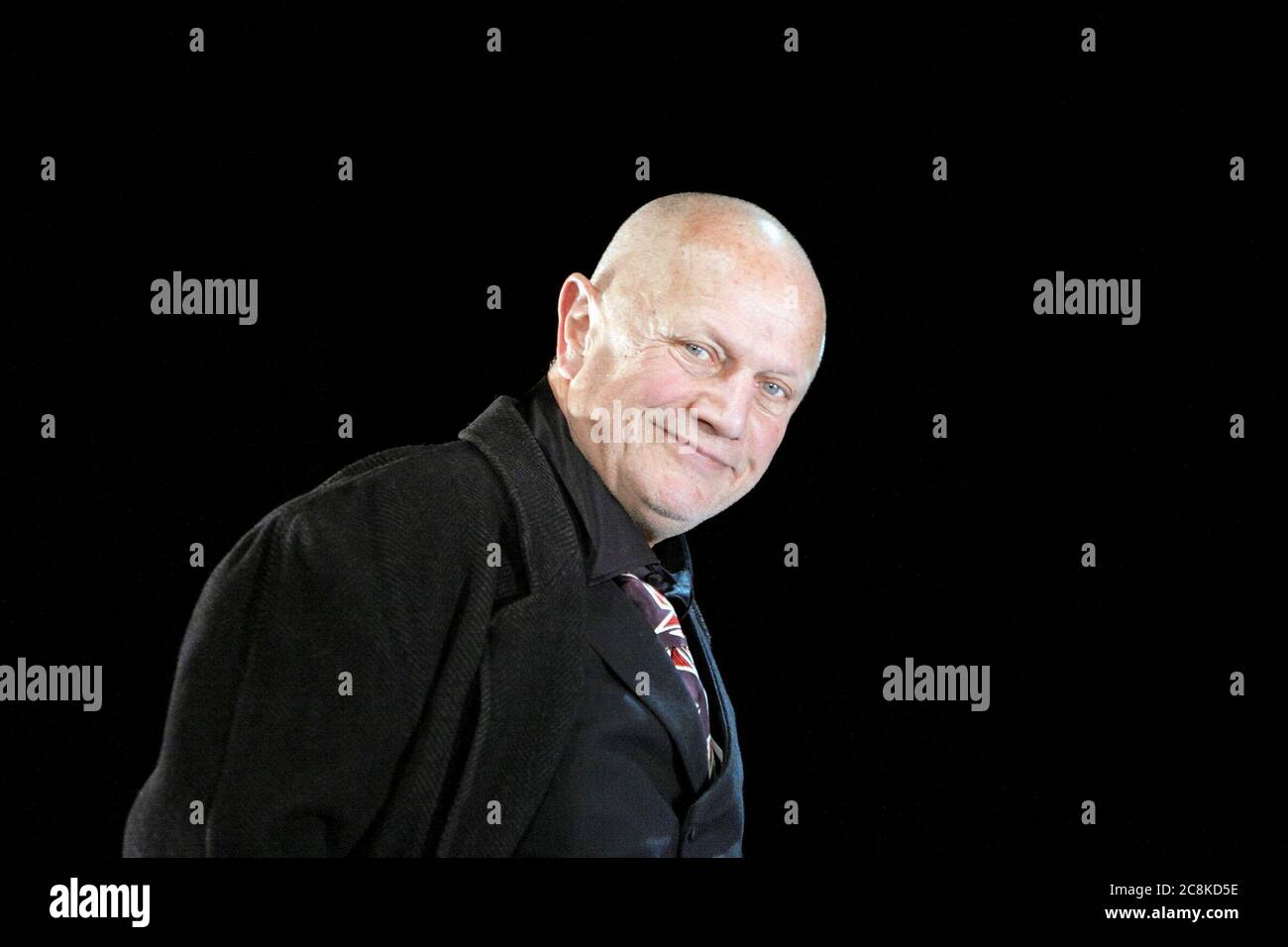 Steven Berkoff (Johnny friendly) in SUL LUNGOMARE di Budd Schulberg & Stan Silverman al Theatre Royal Haymarket, Londra SW1 12/02/2009 una produzione di Nottingham Playhouse design: Jason Southgate costumi: Helen Fownes-Davies regista: Steven Berkoff Foto Stock