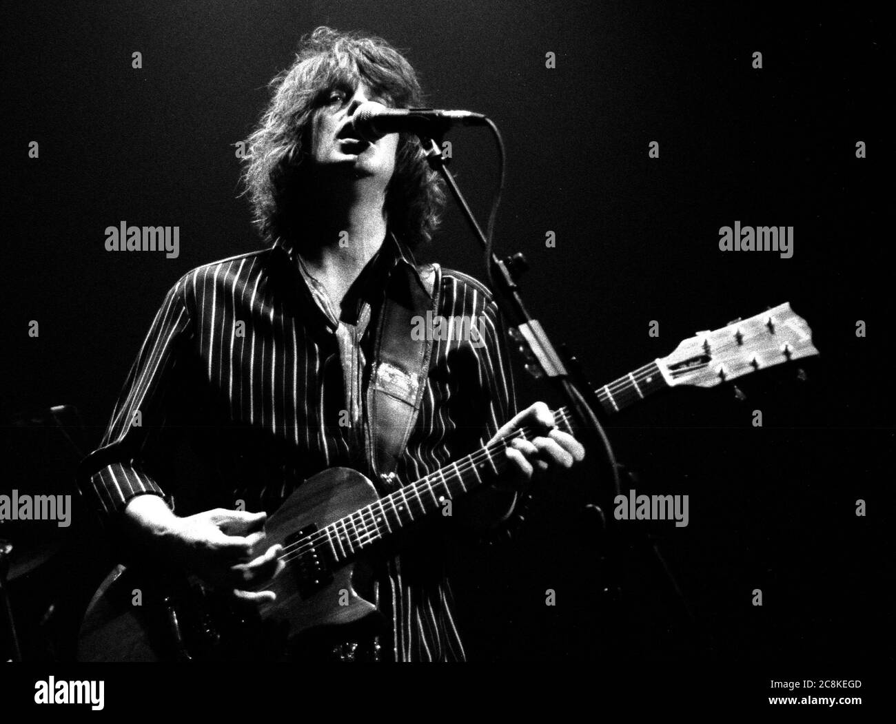 Londra, Regno Unito. 2 novembre 2002 Mike Scott - cantante dei Waterboys che si esibiscono dal vivo. Andrew Fosker / Alamy Foto Stock