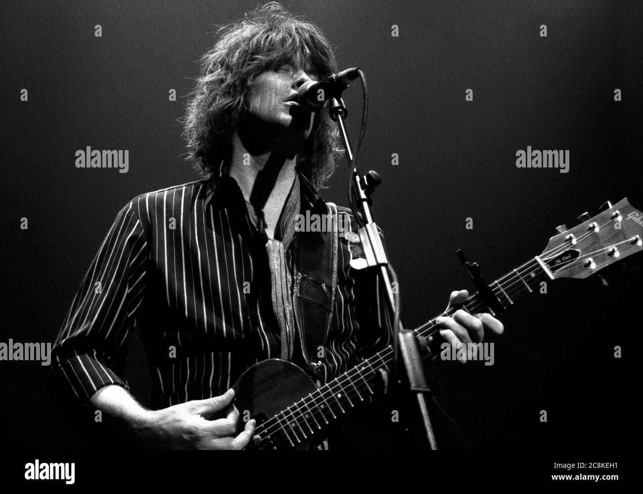 Londra, Regno Unito. 2 novembre 2002 Mike Scott - cantante dei Waterboys che si esibiscono dal vivo. Andrew Fosker / Alamy Foto Stock