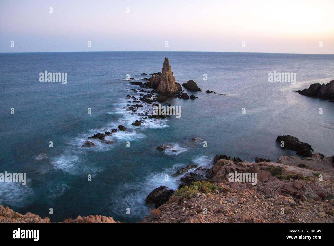 Tramonto all'Arrecife de las Sirenas, a Cabo de Gata, Almeria, Spagna Foto Stock